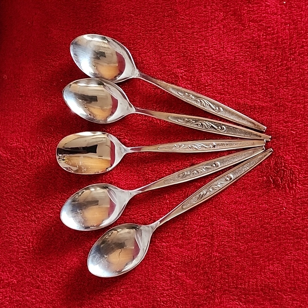 5 piece of Vintage Japan Carlton Stainless Teaspoons.